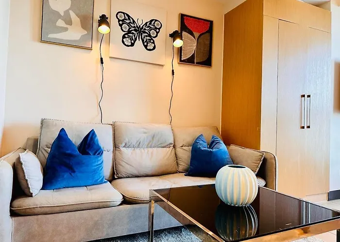 Cool Chic 1br Uptown Parksuites Pay Parking T1 33k Apartamento Manila