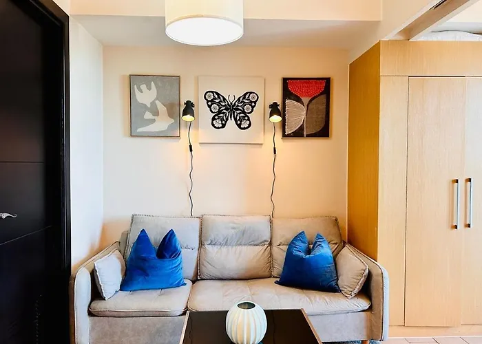 Cool Chic 1br Uptown Parksuites Pay Parking T1 33k Manila
