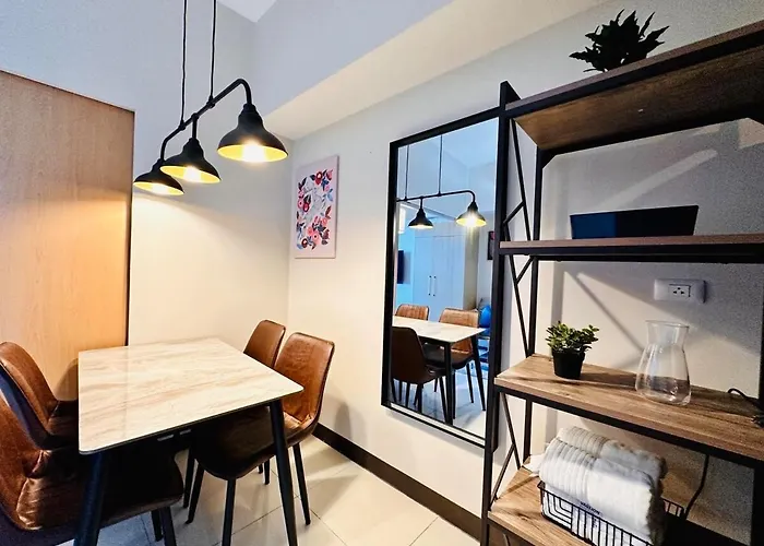 Cool Chic 1br Uptown Parksuites Pay Parking T1 33k Apartamento Manila