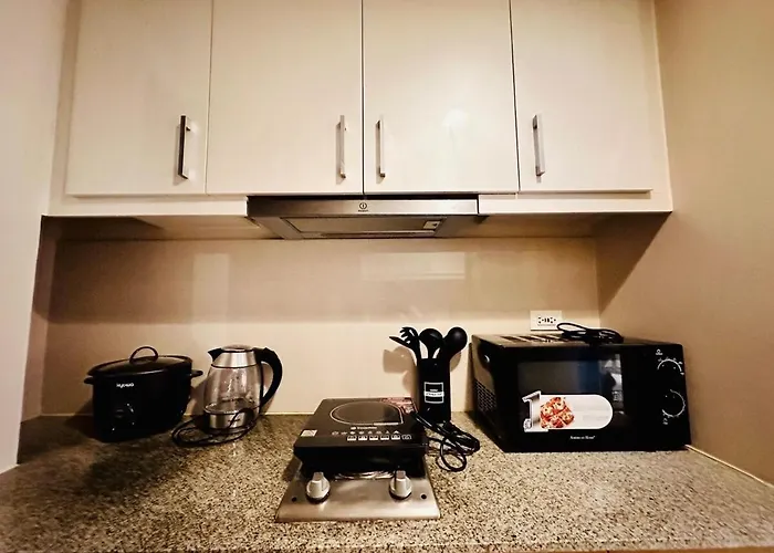 Cool Chic 1br Uptown Parksuites Pay Parking T1 33k Manila