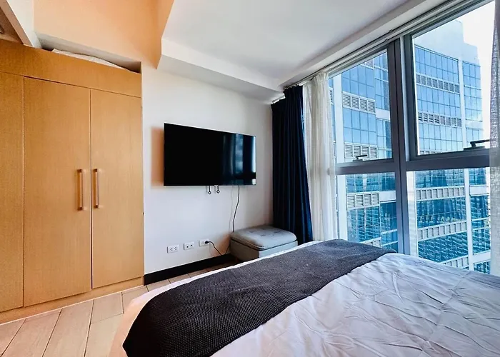 Cool Chic 1br Uptown Parksuites Pay Parking T1 33k Apartamento Manila