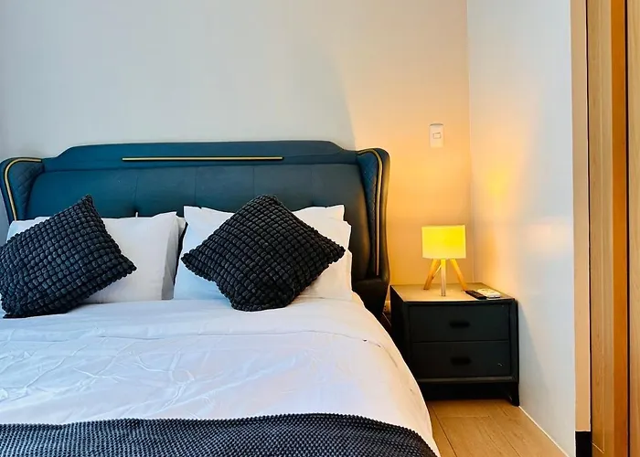 Cool Chic 1br Uptown Parksuites Pay Parking T1 33k Apartamento Manila